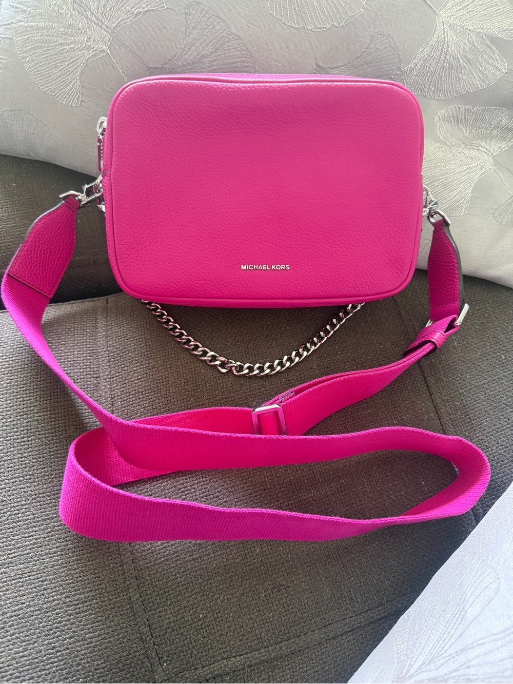 NWOT Michael Kors  BRYANT Double Zip  Camera Crossbody Bag - Fuchsia silvertone